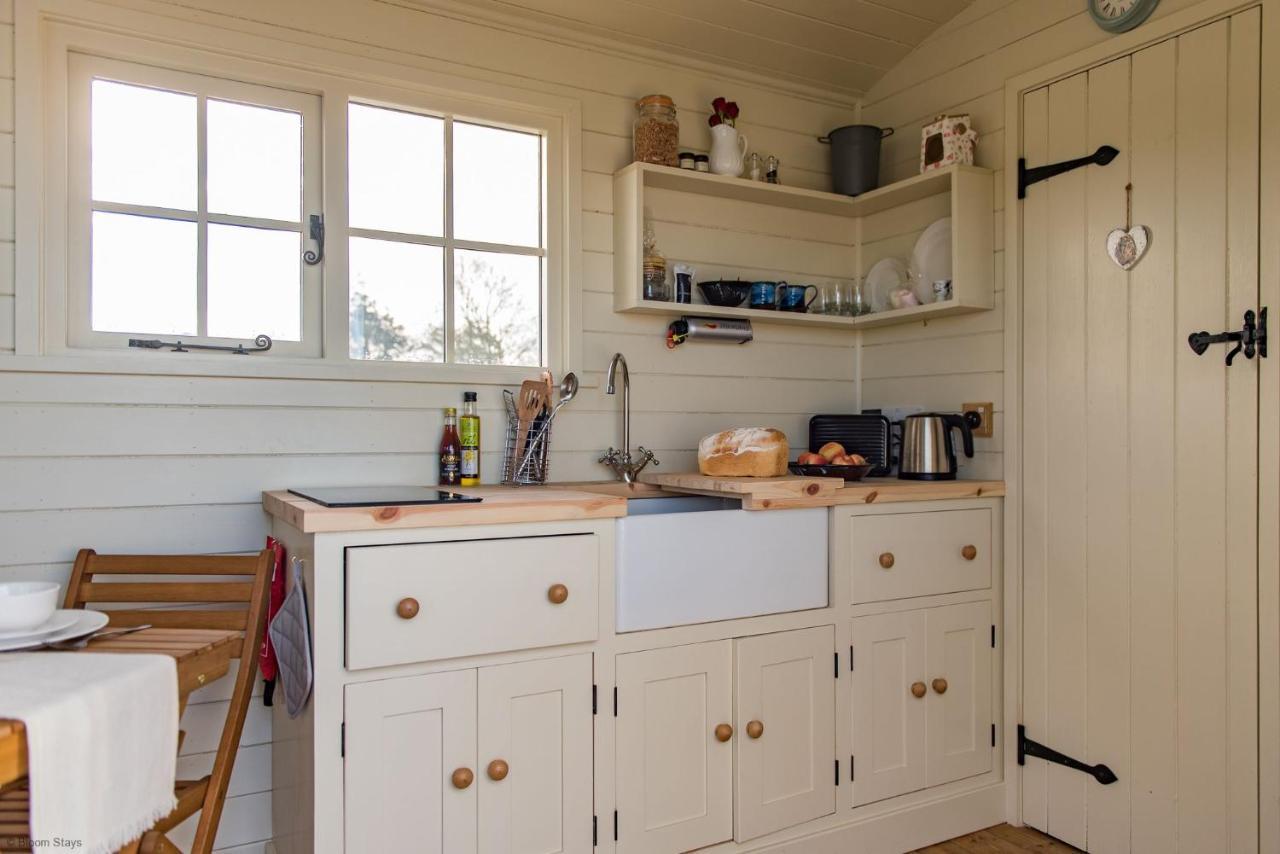 Romney Marsh Huts By Bloom Stays Ashford  Extérieur photo