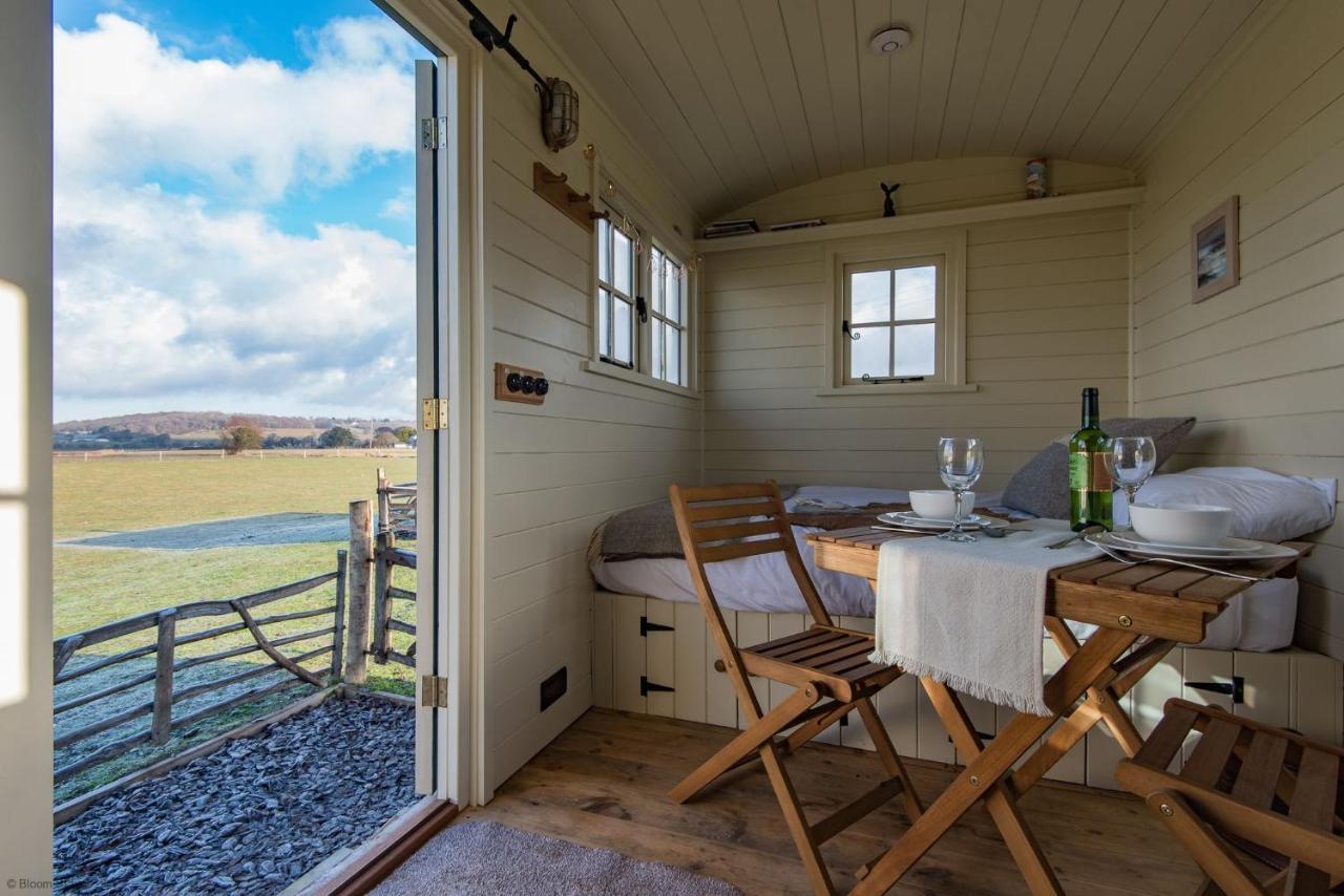 Romney Marsh Huts By Bloom Stays Ashford  Extérieur photo