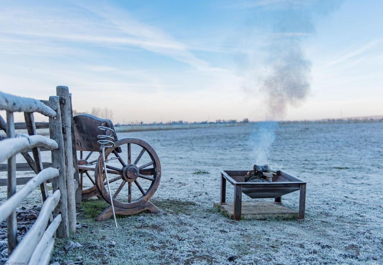 Romney Marsh Huts By Bloom Stays Ashford  Extérieur photo